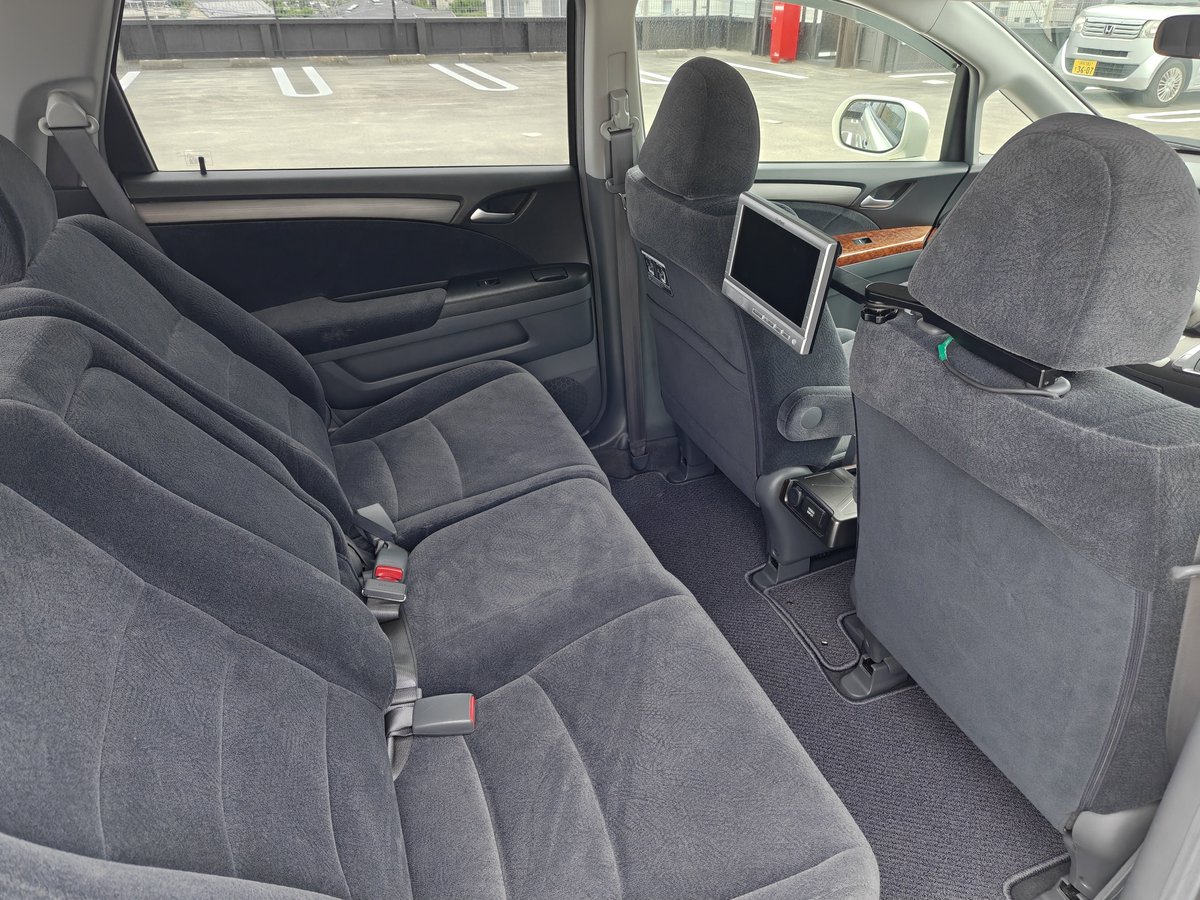 mamemobi's tweet photo. 悪い箇所
・運転席ナビ操作部に劣化による割れがあります
・後部座席モニターに一部ベタつきがあります
・外装は年式なりの使用感あります
・整備履歴不明です
・現状走行に大きな支障やつよい異音はありませんがリアショックに経年劣化を感じます、段差通過時など収まりの弱さを若干感じます https://t.co/i7N0He2sox