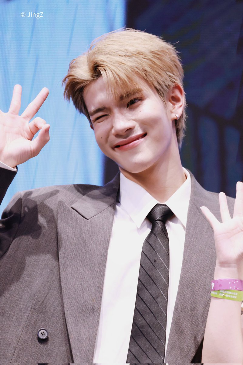 Jingxz3's tweet photo. #FourthLookhunnooFSinShanghai https://t.co/Xq6LeHA0Dm