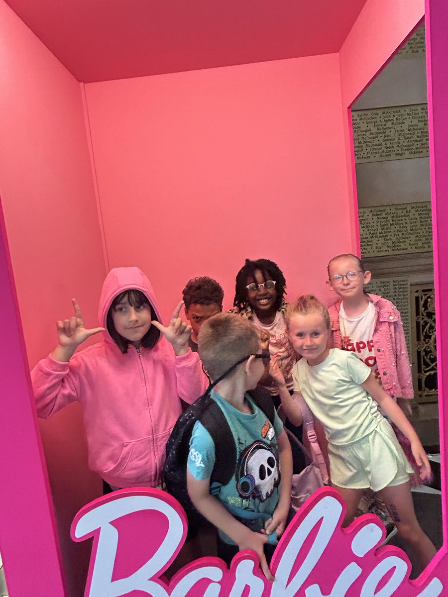 ERAGLENBURN's tweet photo. 🎨🌳A fantastic day out for Group 2 at Kelvingrove Museum and Kelvingrove Park! We explored incredible art, discovered fascinating history, and enjoyed some fresh air in the beautiful surroundings. Plenty of smiles, learning, and great memories made! @GlasgowCC #CHFAP https://t.co/GYsFvmRBTF