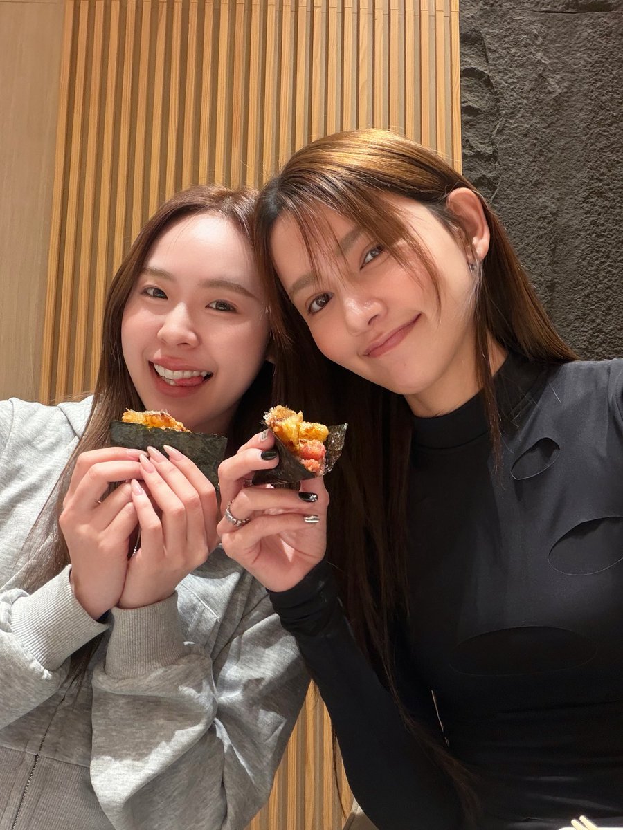 iceamenaa's tweet photo. ท้องฟ้าวันนี้น่ารักจังเลยยยยย 🌈🫪 https://t.co/ogaTMZDH7M