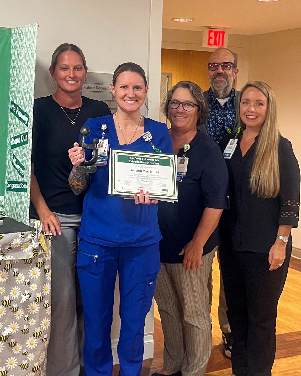 Lee_Health's tweet photo. Congratulations to Jessica Porter, RN, at Cape Coral Hospital, on being recognized with the #DAISYAward! 🌼
While caring for a confused and vulnerable patient, Jessica saw someone who needed more than medical care. She took the time to sit, listen, and ease their anxiety. 💙 https://t.co/ohk78mC9Wp
