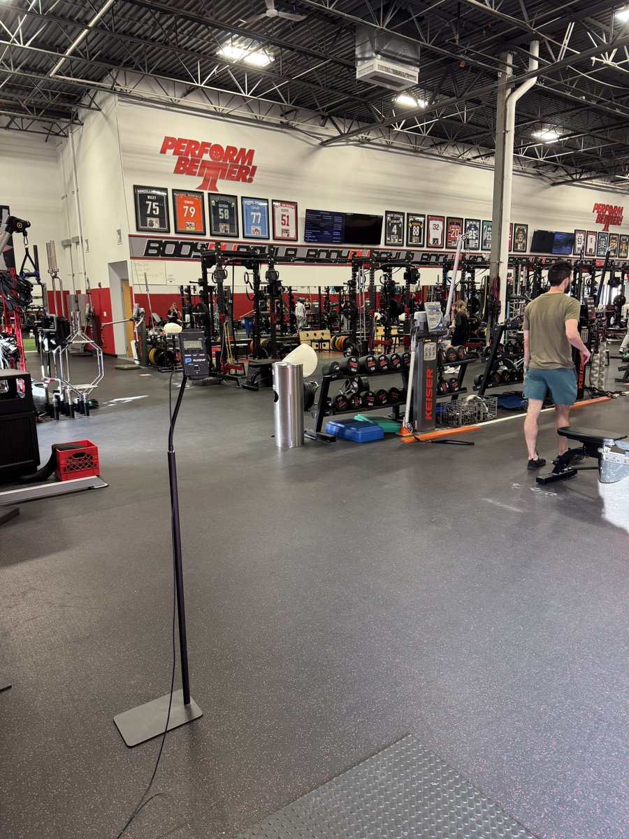 Plyomat's tweet photo. All of the important jump data, right there on the screen:

- Flight Time
- Jump Height (Metric or Imperial)
- Contact Time
- Reactive Strength Index

Each mode determines which metrics are highlighted on the LCD screen so the athlete or coach can stay focused on the desired output only:

🚀 Vertical
🟢 Contact
🐇 RSI

DM us to learn more about how places like  use Plyomat every day.
