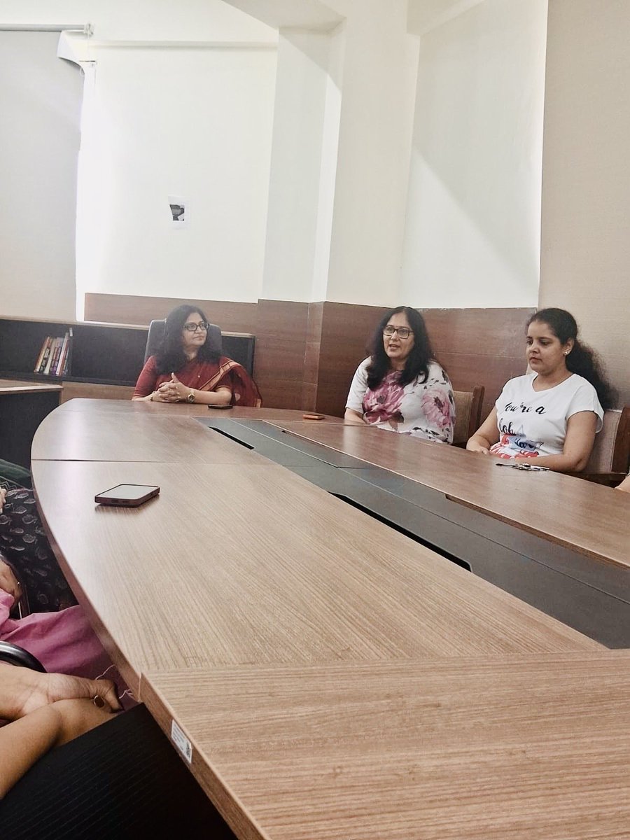 MCManesar's tweet photo. गुरुग्राम विश्वविद्यालय के वाणिज्य विभाग के साथ एक संवादात्मक सत्र में छात्र-शोधार्थियों को #TULIP से जुड़ने,स्रोत पर कचरा पृथक्करण व #SUP के विरुद्ध जागरूकता अभियानों में सक्रिय भागीदारी के लिए प्रेरित किया गया।

युवाओं की सहभागिता ही स्वच्छ,हरित एवं सतत भविष्य की सबसे बड़ी ताकत https://t.co/CvU5Z8q0si
