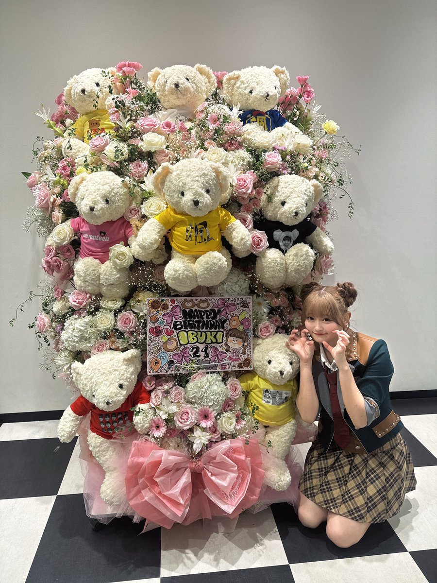 ibuki1484_hkt's tweet photo. 最後の生誕祭ありがとうございました！

ペンライトや団扇、生誕Tにコール。
劇場や配信で見守ってくれていたたくさんの人にお祝いしてもらえて本当に幸せだなって胸がいっぱいになりました🫧

誰よりも幸せな誕生日でした！
忘れられない思い出をありがとう🧸💛

#石橋颯生誕祭2026 https://t.co/may20sUpt9