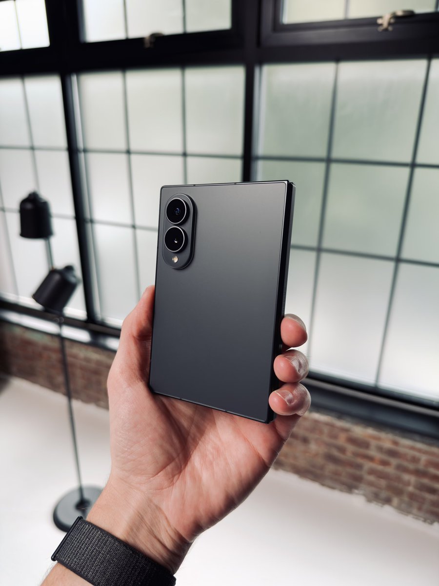 andrewjclare's tweet photo. The Galaxy Z Fold 8 design is peak https://t.co/bOmvRPuxas