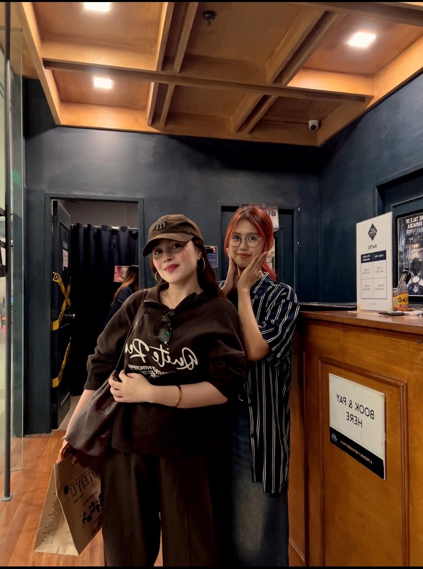 ashermdn's tweet photo. still can't believe I got the chance to see her out of nowhere. She's much prettier in person like literally goddess. Thank you talaaa love u so muchho @krystamejesz #1 talapogi truther ✨

starstruck malala kay tala babe!
#KrystalMejes https://t.co/1hFbnvBPYI