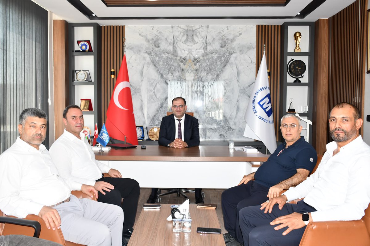 EyyubiyeAkParti's tweet photo. İlçe Başkanımız Süleyman Elgün ve Yönetim Kurulu Üyelerimiz, Şanlıurfa Serbest Muhasebeci Mali Müşavirler Odası Başkanı Mehmet Emin Genç'i ziyaret ederek hayırlı olsun dileklerini iletti.

Nazik ev sahipliği için teşekkür ediyor, yeni görevlerinin hayırlara vesile olmasını temenni ediyor; çalışmalarında üstün başarılar diliyoruz.

#MilletimizleYolumuzBir
#SüleymanElgün #AkEyyübiye #Eyyübiye

@RTErdogan @Akparti @abuyukgumus @hakanaksu058 @farukaytek @mustafaelitas @acarfaruka @Ziverozdemir @milhamigunbegi @bybekirbozdag @AEminOnenOfis @ProfDrDusak @CYAZMAC @malicevheri @ibrahimeyyupogl @HikmetBasak_63 @av_mfaruk @ElgunSuleyman @SalihAldeniz5 @Serkankrmz63 @SbrKnk @ihalilesiyok