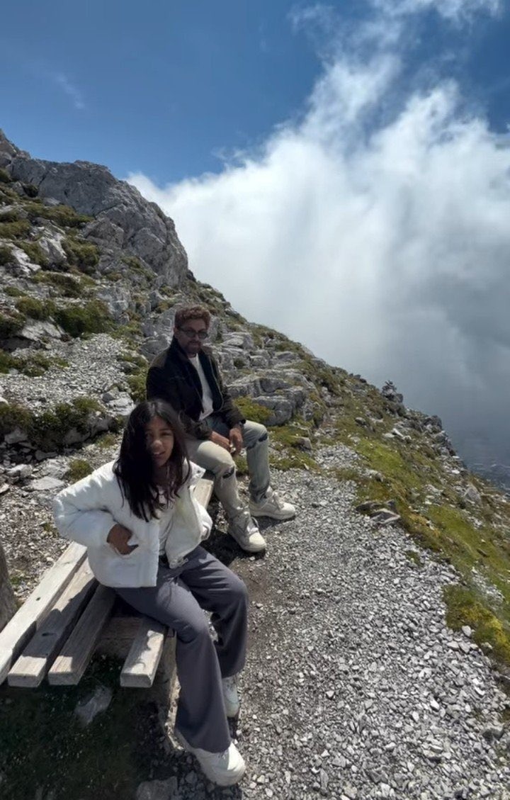 filmfare's tweet photo. Vacation mode on!

#AlluArjun enjoys a picture-perfect holiday in Austria with his family.

#FilmfareSouth #Celebs https://t.co/YOt2iYO6hu