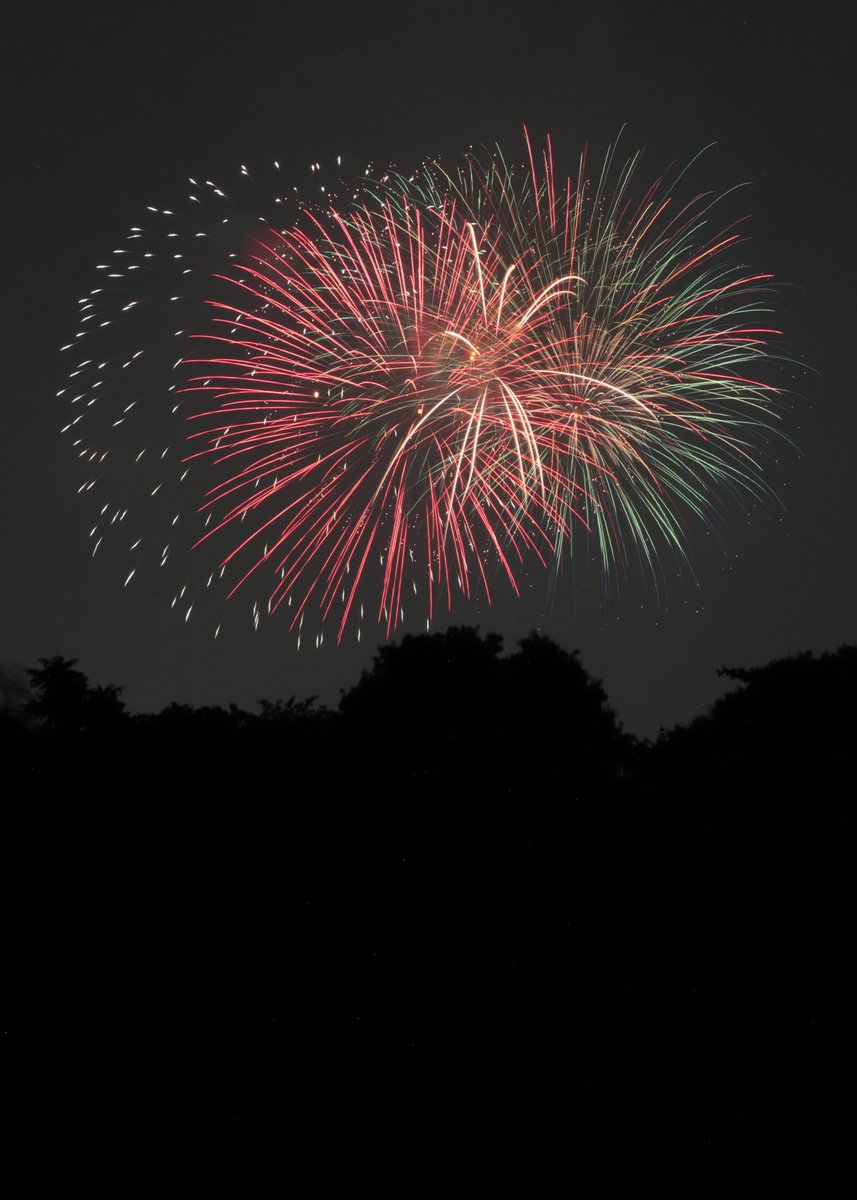 Nisecame2's tweet photo. 入間基地の空

「昼と夜」

#入間基地 #入間基地納涼祭 #花火 https://t.co/xdUX4pjnbK