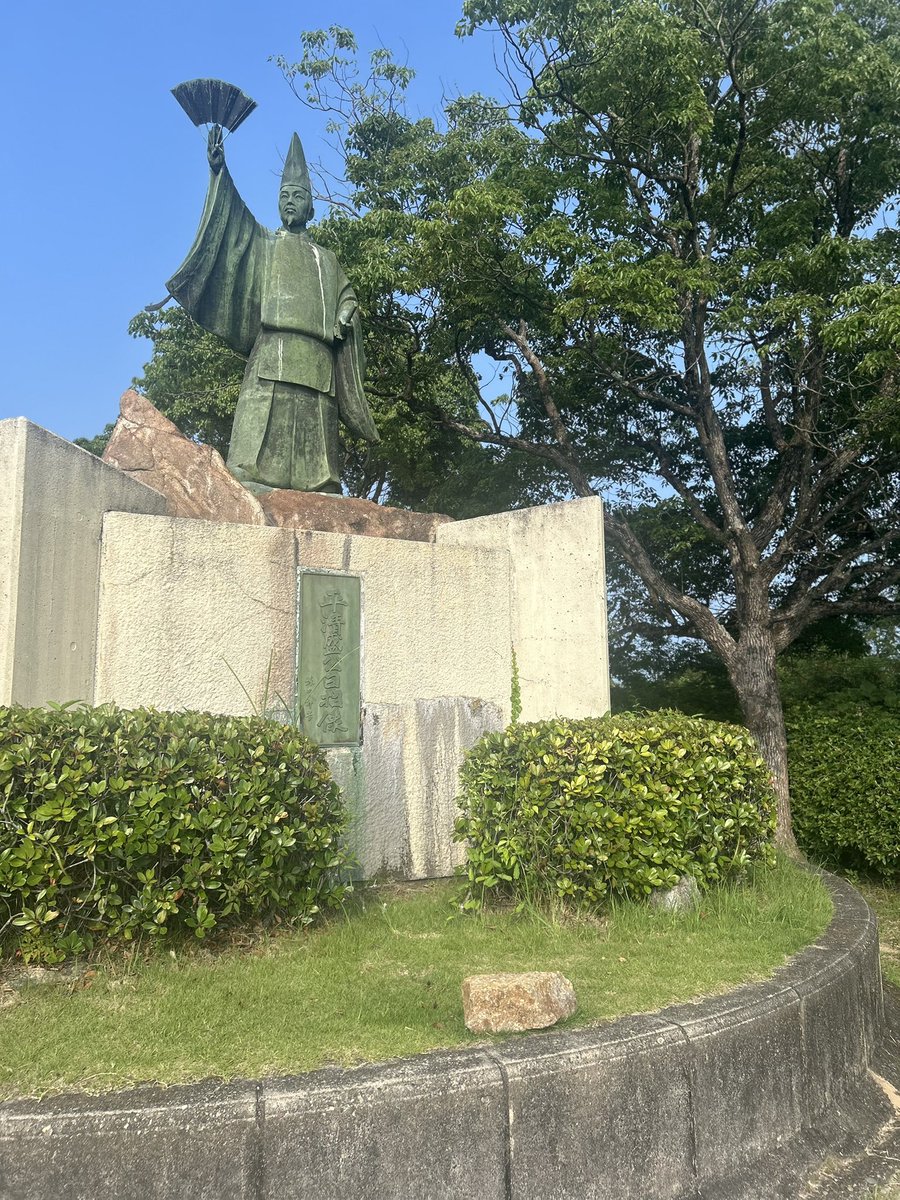 non__amu's tweet photo. 3、4、5日目⛰️
流石に健康的な山も行きたくてリベンジ
平清盛さんをみた👀空気おいしい。
Twitterだけでみたら夜に山行って失踪した人みたいなってて笑お部屋でお酒飲んで寝てただけなのです✌️
今日は夕方に起きて神社行こうと思ったけど道のり暗くて怖かったので明日！ https://t.co/BIn1ZzIsOE