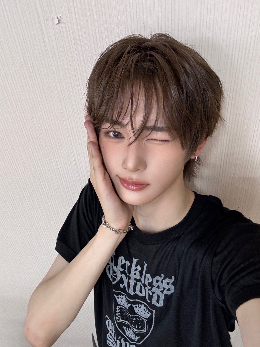 xxinxingge's tweet photo. 최애셀카말하기대회
내1등😭😭😭 https://t.co/quJl8tHAIG