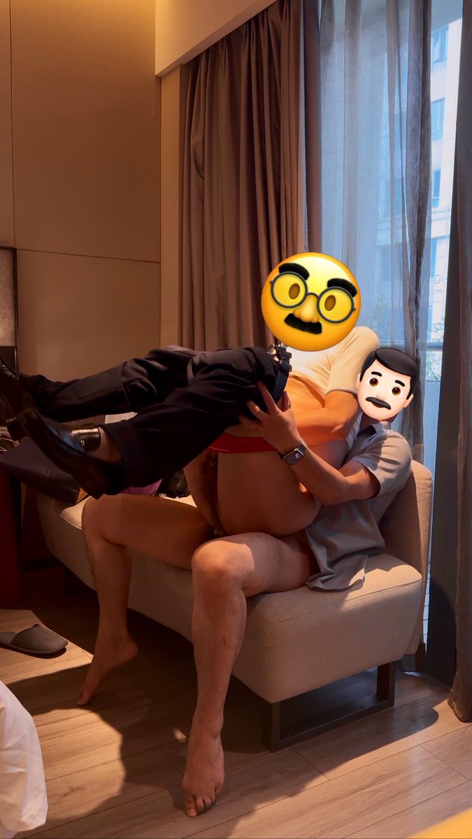 ShuMale1069's tweet photo. 冒个泡，这个姿势如何
有没有人复刻一下，记得把作业交评论区哦🫡 https://t.co/wbZe1SmOEq
