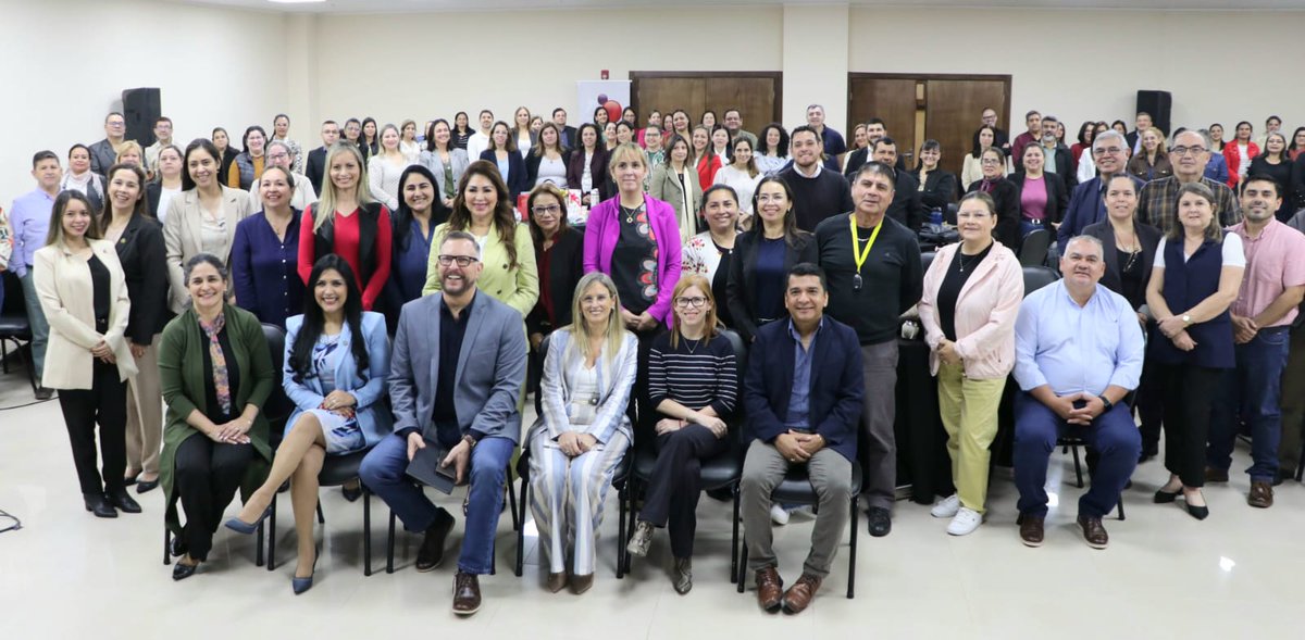 fpuna's tweet photo. 📌 Director de Excelencia Institucional de la FP-UNA comparte experiencias en la formación de nuevos pares evaluadores de la ANEAES

🔗 Leer nota: https://t.co/hOuYJtxduU https://t.co/UxxFBA5XOP