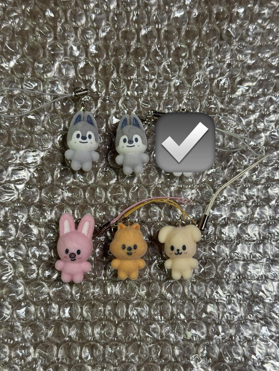 leenoo1025's tweet photo. @ooo999ix 検索より失礼いたします！
ミニチャームウルフチャンとトレカバンチャンアイエンを所持しております（現在出先のためトレカ写真を送れず申し訳ございません🙇‍♀️）。ミニチャームジニレットと、トレカチャンビン、ヒョンジンとの3:3でご交換をお願いできますでしょうか？ご検討よろしくお願いいたします。 https://t.co/ZAu6BvhxEi