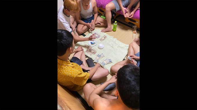 sanfuku3's tweet photo. 2023年の記事
不法滞在ベトナム人の犯罪
30年前ぐらいの中国人のポジションが今はベトナム人に置き換わった。
しかし両者の性質は違う
当時の中国人の場合は、故郷の地縁とか血縁が日本に持ち込まれた為、中国マフィアのような集団も生まれた。

一方ベトナム人は圧倒的に技能実習生が多い。
バラバラの「個」であるから人間関係が薄い。
組織化されていないので、宝石店の強盗などリターンの大きい犯罪ではなく、少人数で簡単に盗めるものに手を出す。
ベトナム人は日本人よりも果物を消費する。
同胞だけの間ですべて売れてしまう販路が存在し、ベトナム商店なども買い取ってくれる。
Facebookのボドイコミュニティーを使えば同胞にいくらでも売れる。日本人に売る必要性が無い。
このように、日本人社会から隔絶している同胞のコミュニティー内で市場が成立している為、警察も全体像が把握しにくい。

この記事では、ベトナムの経済が発展して日本との格差が縮小していけば自然と居なくなるだろう。
しかし代わりにカンボジア人やネパール人などが増えるだけで、「ボドイ的な外国人」は常に生まれ、存在し続けると締めくくられている。

いやいやいや、既にカンボジア人組織の銅線窃盗も存在するんですけど😓
移民政策を何とか止めないと
とにかく悪いのは自民党なんだよな

ベトナム人技能実習生は｢かわいそうな弱者｣でないと困る…マスコミが無視する｢ボドイ犯罪｣の悩ましい実態 日本の過疎地域のために､基本的人権を奪っている #プレジデントオンライン https://t.co/oJ9FPosxuI