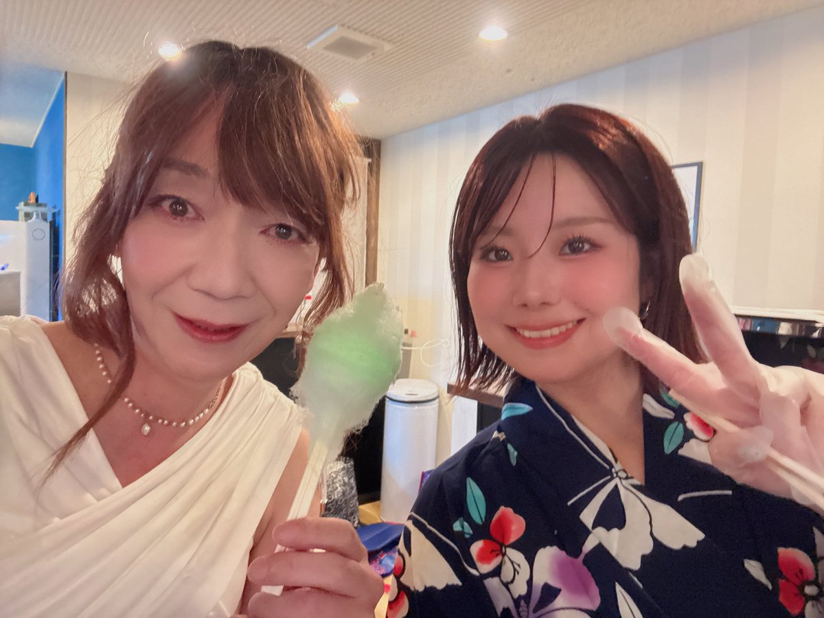 yui_mocha17's tweet photo. #ラビコン
夏ラビコン
スタッフさん編

お久しぶりのスタッフさんもありがとうございました
まよさんとはツーショ撮れなかった😭 https://t.co/911533bd7M
