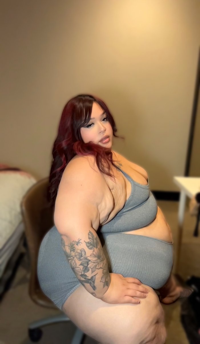 itsbigxcat's tweet photo. is my fat body a dealbreaker for you? https://t.co/iV6A60Eip3