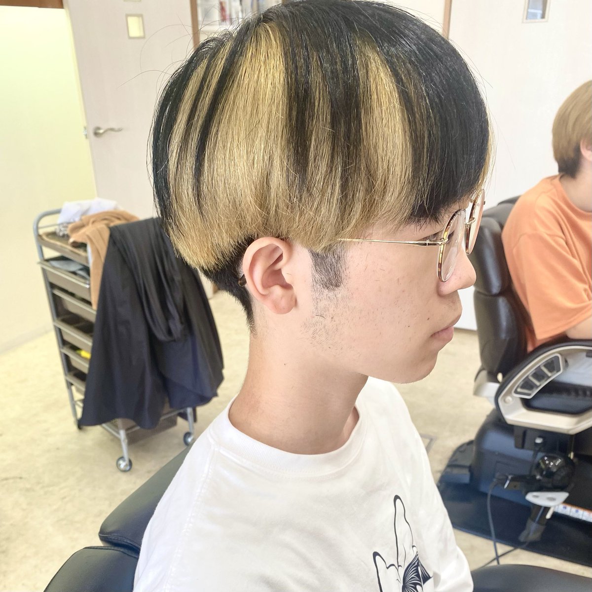 HairViho's tweet photo. ��烏風亭らでん風カラー✨️
少しずつ白くしていきましょう👌🏻
⁡
#ヘアカラー
#儒烏風亭らでん
#高知市美容室
#ダブルカラー https://t.co/dZC3FRCIbc