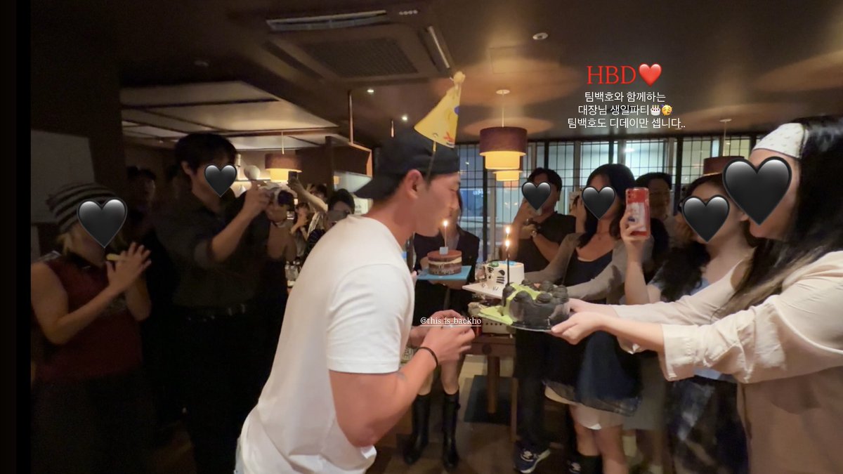 BaekhoToday's tweet photo. 260722 #BAEKHO celebrated his birthday with Team Baekho, his staff, dancers, stylists, and close friends, like Jangjun! 🥹💕

📲 Photo via his makeup artist’s Instagram

HBD ❤️
The boss’s birthday party with Team Baekho 🎂🥳
Even Team Baekho is just counting down the days..

#백호 #강동호 #KANGDONGHO