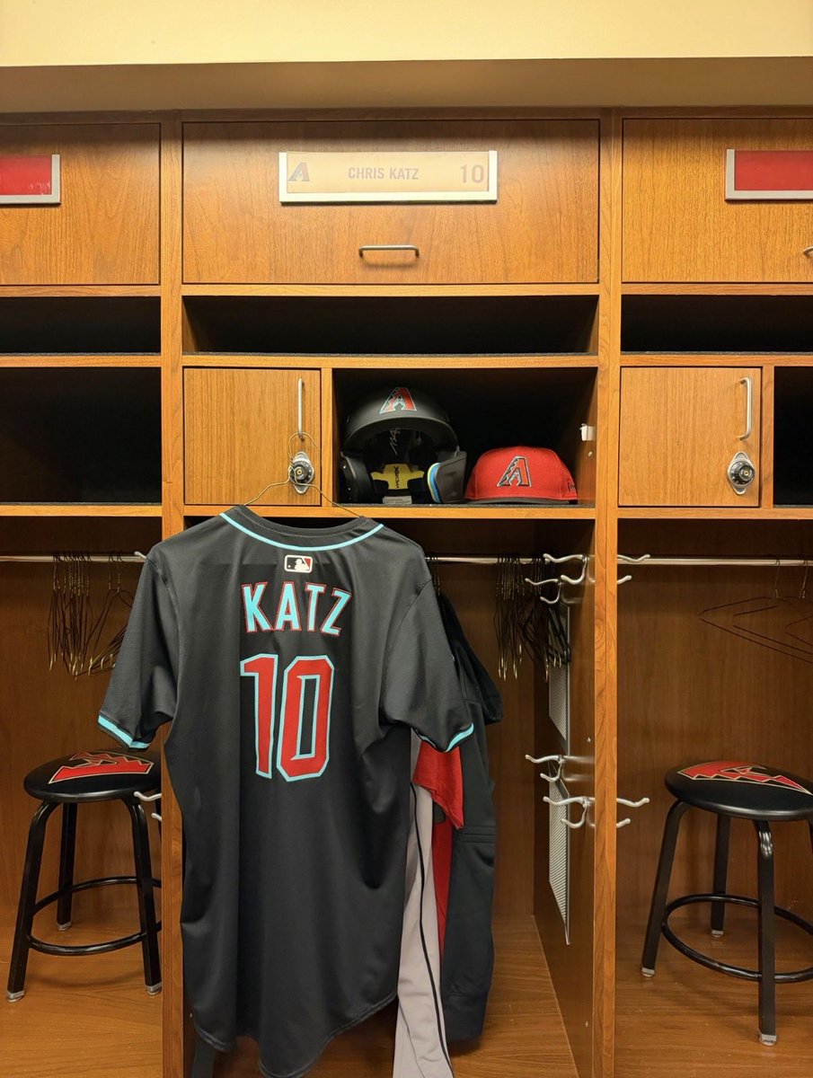 MercerBaseball's tweet photo. 🥹

(📸: @Dbacks)

#MLBears | #GoodToGreat | #WinnersWin https://t.co/e5r9YZQVJo