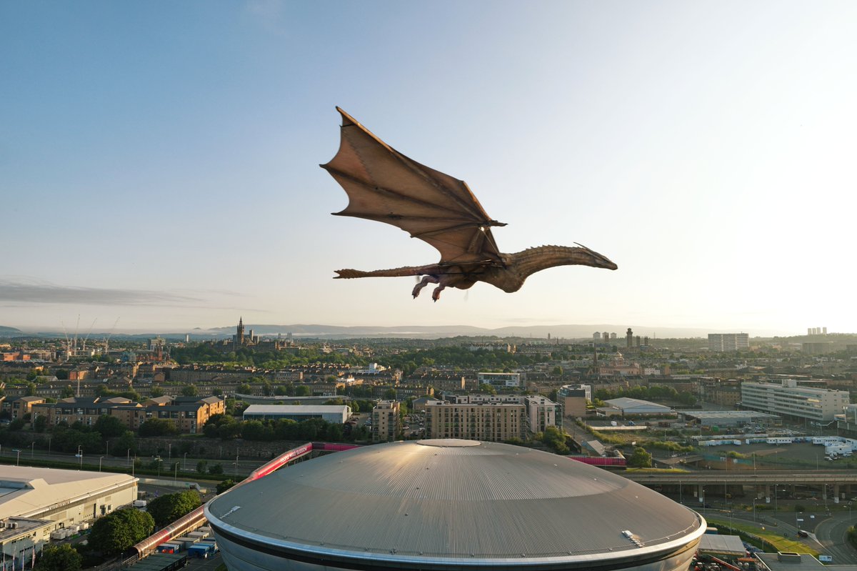 RealPriyanshu9's tweet photo. I still can't believe HBO made a Syrax Drone 
It looks so REAL 🔥🔥
#HOTD https://t.co/H3ujxIU4da