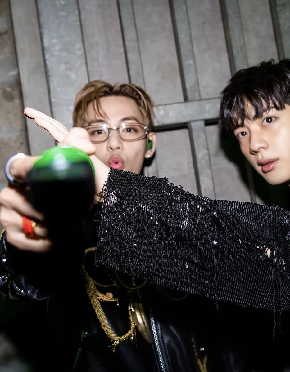 ktaehbrasil's tweet photo. LINDOS! Jin postou fotos com o Taehyung em seu Instagram https://t.co/vnqdz6Qamj