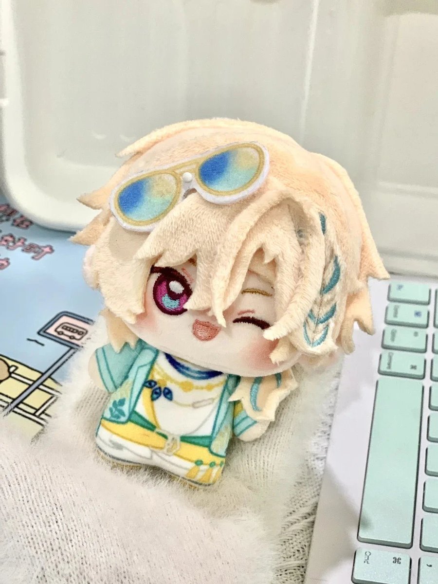neuvikitty's tweet photo. ʚ open pre-σrder ɞ 
꒰ HSR 10cm Plush Doll ‘Playing in The Waves’ Waveflair Aventurine SP 🦚🏖️ ꒱

🏷️ Price: IDR 215k
✅ DP: 225k
( Inc. glasses )

🗓️ Close: 20/8 11PM WIB GMT+7

✔️ all in prices
🌎 worldwide shipping🆗
📩 DM for σrder! ♡
#warunghsr #崩坏星穹铁道 #HonkaiStarRail