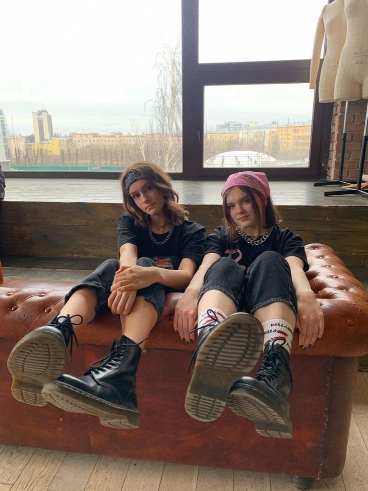 FSSBR_'s tweet photo. Two friends in sexy docs https://t.co/rmggGArikl