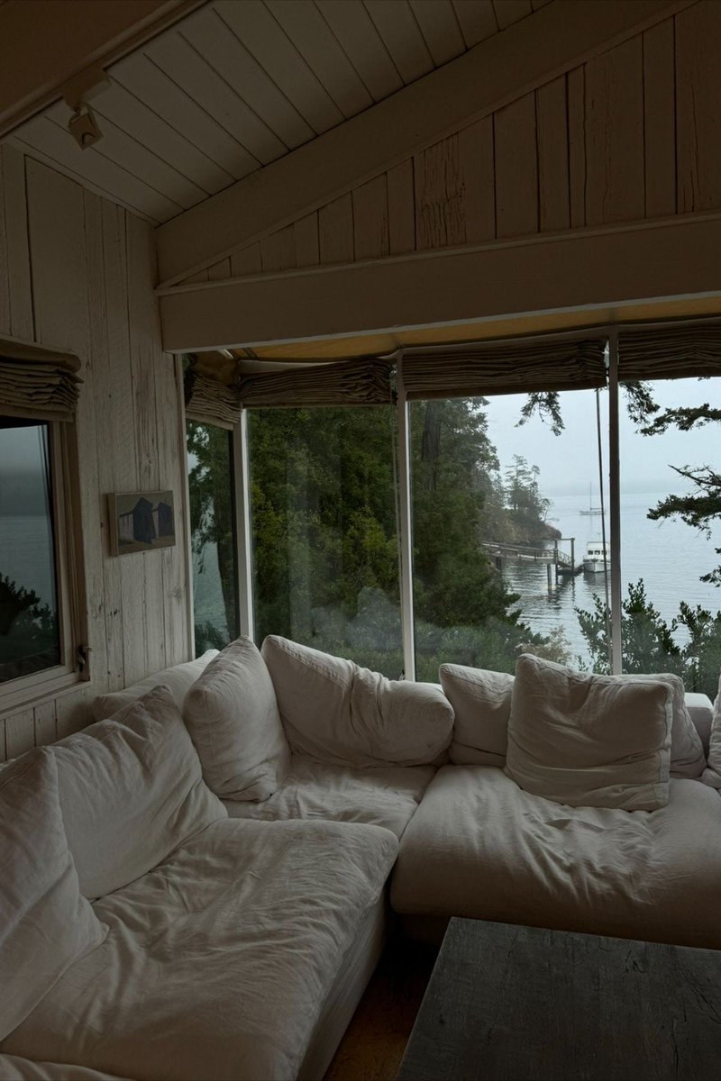 cabinsmountain's tweet photo. oh to live in a quiet seaside town where the forest meets the sea https://t.co/3PWRRJYcSl