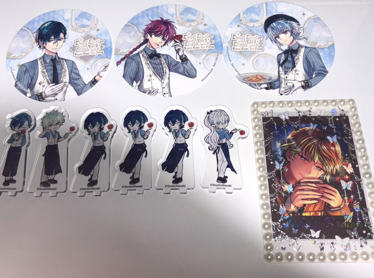 _chiily__'s tweet photo. 【悪魔執事と黒い猫   交換】
アニメイトカフェ
あくねこ Royal Rose Tea Party

譲）写真のもの

求）テディ

お気軽にお声掛けください🫶✨

 #あくねこ
 #グッズ交換
 #あくねこ好きと繋がりたい https://t.co/QoGOShSPcN