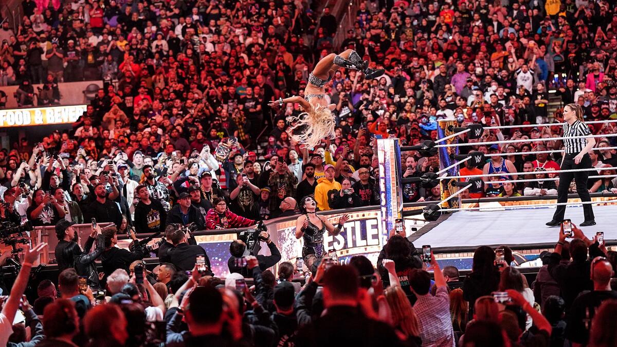 WrestleFeatures's tweet photo. This remains one of the greatest matches in WWE history.

It's PERFECT. https://t.co/2hbIxACx8L