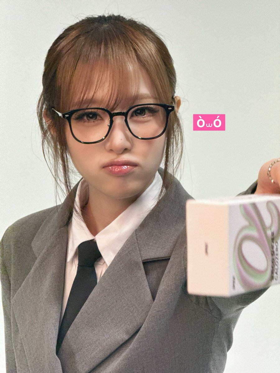 hourlyenaa's tweet photo. 𝜗𝜚 ࣪˖ ִ𐙚  yena.jigumina ⋆.˚ ᡣ𐭩 .𖥔˚ https://t.co/BFJx5CI8kU