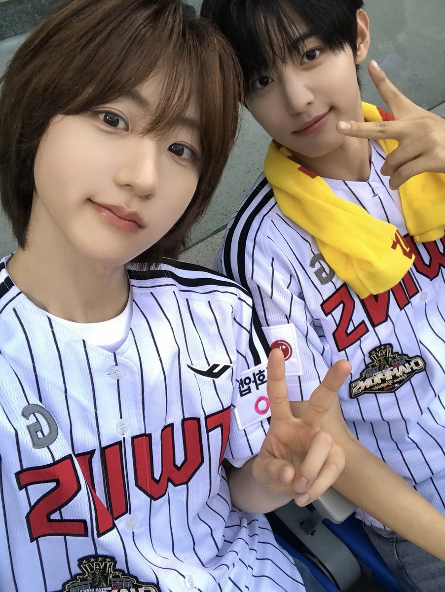 2idmin's tweet photo. 오늘도 존예 뜬묭셀카제공 감사합니다 https://t.co/0zdHDNR7gw