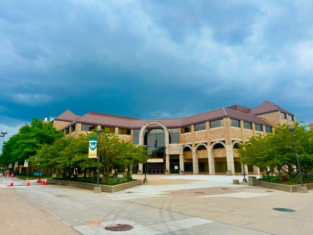 waynestate's tweet photo. Spending the summer in the library stacks 📚 

#WSUSpotlight 📸: Muhammad Adnan 

Share your pics and videos via https://t.co/lQ5t9GKHHO. https://t.co/rdZVD8eq1U