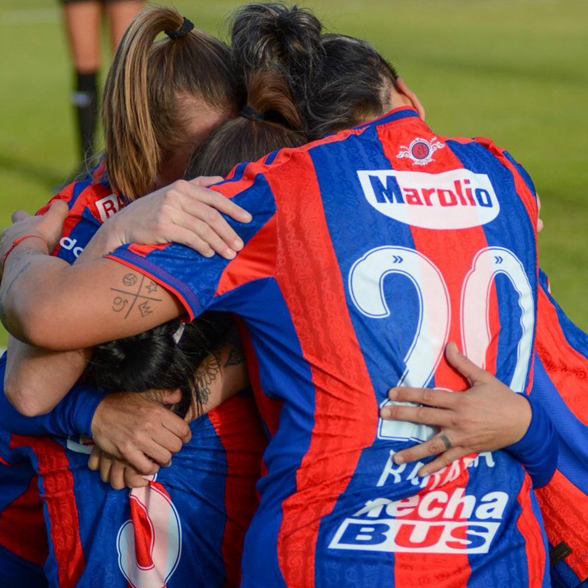 comunidadcuerva's tweet photo. 🔵🔴Hoy juega #SanLorenzo!
#LasSantitas van por la definicion del título.
⏰15hs. 🆚Lanús 🏟️Predio Valentin Alsina
La #ReservaSL juega la 2° Fecha del torneo.
⏰15hs. 🆚Banfield 🏟️Ciudad Deportiva
📺Ambos con televisacion de https://t.co/2Ij5UQLX02 https://t.co/oPWBZW4bZI