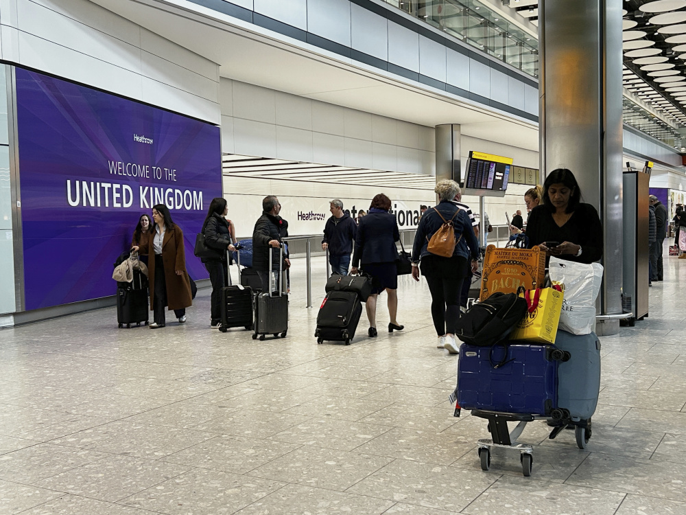 UrbanFindings's tweet photo. Just landed in London for a 5-day city break! Can’t wait to explore historic spots and try local fish and chips https://t.co/UpnNyuhnto