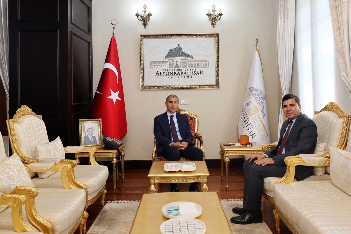 AfyonValiligi's tweet photo. Valimiz Dr. Naci Aktaş’a ziyarette bulunan;

🔸Bacı Sultan Su Vakfı (BASUVAK) Kurucu Başkanı Ali Nurettin Şahbaz ve vakıf yönetimine,
🔸Afyonkarahisar Tarım Kredi Kooperatifi Müdürü Şaban Kırmızı’ya,
🔸Afyonkarahisar Veteriner Hekimler Odası Başkanı Doğan Kaya ve oda yönetimine,
🔸Afyonkarahisar Güzel Sanatlar Derneği Başkanı Zeynep Gürman’a,
🔸Afyonkarahisar Gönül Dostları Yardımlaşma ve Dayanışma Derneği Başkanı Yıldız Değer’e,
🔸Afyonkarahisar Kültür, Edebiyat ve Yazarlar Derneği Başkanı Şaban Korkmaz’a,
🔸Ağır Düzey Zihinsel Engelliler Derneği Başkanı Hatice Özkan’a,
🔸Afyonkarahisar Müzisyenler ve Mahalli Kültür Sanatçılar Derneği Başkanı Yusuf Aladaş’a,
🔸Afyonkarahisar Futbol Antrenörleri Derneği Başkanı Mustafa Keser’e,
🔸Afyon Kadın Kültür ve Dayanışma Derneği Başkanı Rasime Fedakar’a,
🔸Uluslararası Erken Çocukluk Gelişimi ve Eğitimcileri Derneği (UEÇGED) Yönetim Kurulu Başkanı Fatma Algül’e,
🔸Afyonkarahisar Otomobil Sporları Kulübü Başkanı İsmail Bırtıl’a,
🔸Kocatepe Avcılık ve Atıcılık Derneği Başkanı Cengiz Tüplek’e,

Ve beraberindeki dernek yöneticilerine nazik ziyaretleri için teşekkür ederiz.
