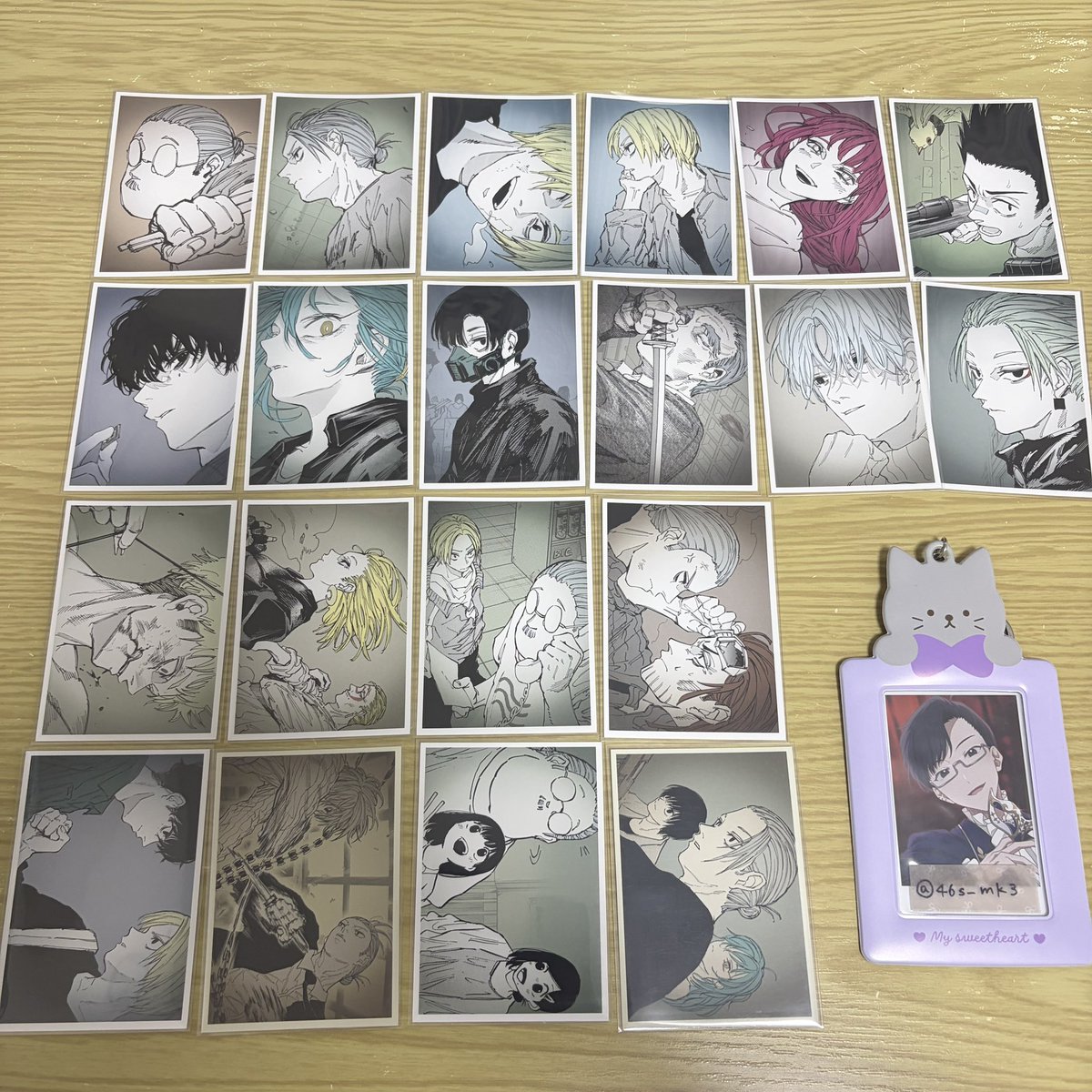 46s_mk3's tweet photo. SAKAMOTO DAYS展 サカモトデイズ展
原画展 サカデイ グッズ 物販 交換

（譲）写真のもの
アートコースター 標的写真風カード 
ベローズステッカー マガジン風ステッカー
来場者特典 入場特典 コラボメニュー

（求）続きます⬇️ https://t.co/rMcvRmNXXy