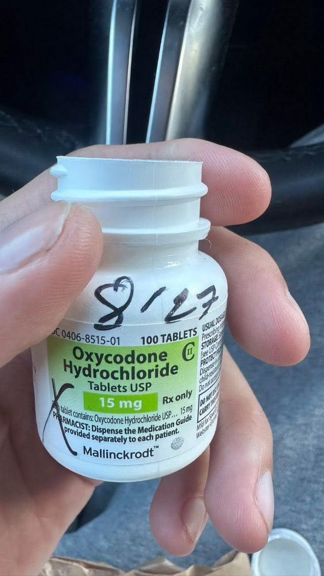 glocksman44's tweet photo. Oxy 15mg available 🔥🔥🔥🏆
#deutschrap
#Esc
#kpop
#LetztesWort
#TwitterDE 
#GuteNacht
#Sucht
#Entkriminalisierung https://t.co/zQju6bm4iz
