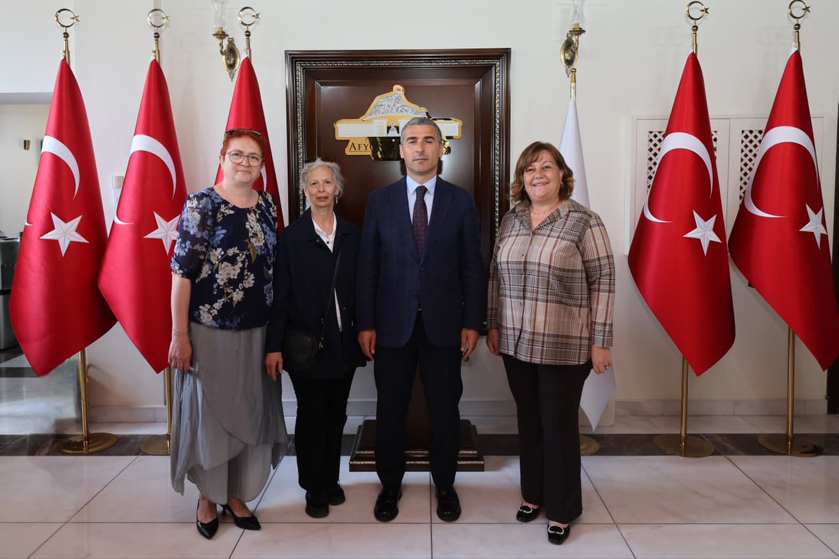 AfyonValiligi's tweet photo. Valimiz Dr. Naci Aktaş’a ziyarette bulunan;

🔸Bacı Sultan Su Vakfı (BASUVAK) Kurucu Başkanı Ali Nurettin Şahbaz ve vakıf yönetimine,
🔸Afyonkarahisar Tarım Kredi Kooperatifi Müdürü Şaban Kırmızı’ya,
🔸Afyonkarahisar Veteriner Hekimler Odası Başkanı Doğan Kaya ve oda yönetimine,
🔸Afyonkarahisar Güzel Sanatlar Derneği Başkanı Zeynep Gürman’a,
🔸Afyonkarahisar Gönül Dostları Yardımlaşma ve Dayanışma Derneği Başkanı Yıldız Değer’e,
🔸Afyonkarahisar Kültür, Edebiyat ve Yazarlar Derneği Başkanı Şaban Korkmaz’a,
🔸Ağır Düzey Zihinsel Engelliler Derneği Başkanı Hatice Özkan’a,
🔸Afyonkarahisar Müzisyenler ve Mahalli Kültür Sanatçılar Derneği Başkanı Yusuf Aladaş’a,
🔸Afyonkarahisar Futbol Antrenörleri Derneği Başkanı Mustafa Keser’e,
🔸Afyon Kadın Kültür ve Dayanışma Derneği Başkanı Rasime Fedakar’a,
🔸Uluslararası Erken Çocukluk Gelişimi ve Eğitimcileri Derneği (UEÇGED) Yönetim Kurulu Başkanı Fatma Algül’e,
🔸Afyonkarahisar Otomobil Sporları Kulübü Başkanı İsmail Bırtıl’a,
🔸Kocatepe Avcılık ve Atıcılık Derneği Başkanı Cengiz Tüplek’e,

Ve beraberindeki dernek yöneticilerine nazik ziyaretleri için teşekkür ederiz.