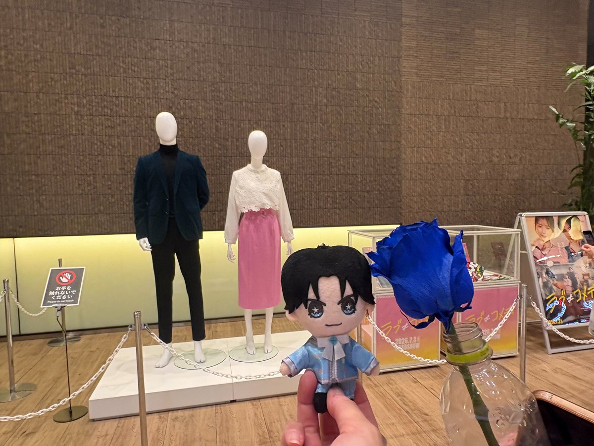 yu_kt_sty's tweet photo. 赤れんがテラスでご飯食べたからラブ≠コメディの展示も見れた💙 https://t.co/meh6hE0rsc