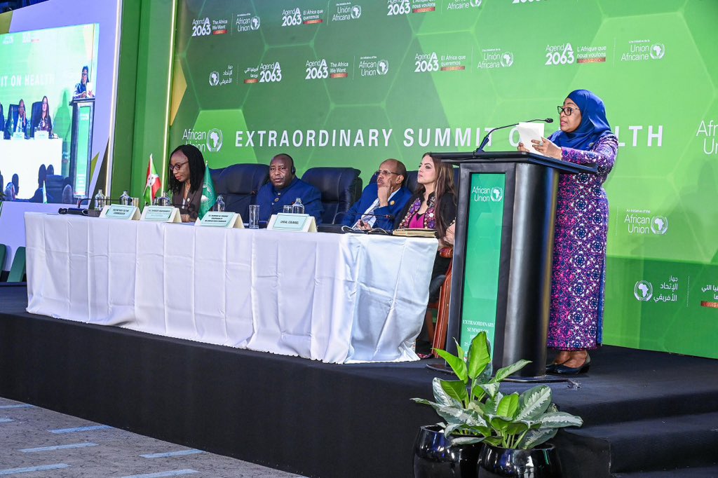 ikulumawasliano's tweet photo. Rais wa Jamhuri ya Muungano wa Tanzania, Mheshimiwa Dkt. Samia Suluhu Hassan akizungumza katika Mkutano Maalum wa Wakuu wa Nchi na Serikali wa Umoja wa Afrika (AU) kuhusu Afya, katika hoteli ya Elisa, jijini Accra, Ghana, tarehe 22 Julai, 2026. https://t.co/9NhwxsvKt2
