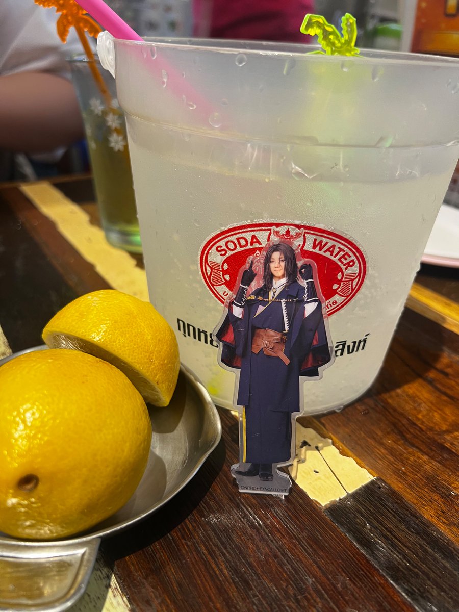 nknkank's tweet photo. 朝尊、バケツの酒だよ
何杯飲む？
10！？死ぬぞ！！！ https://t.co/8MVLCpV9U4