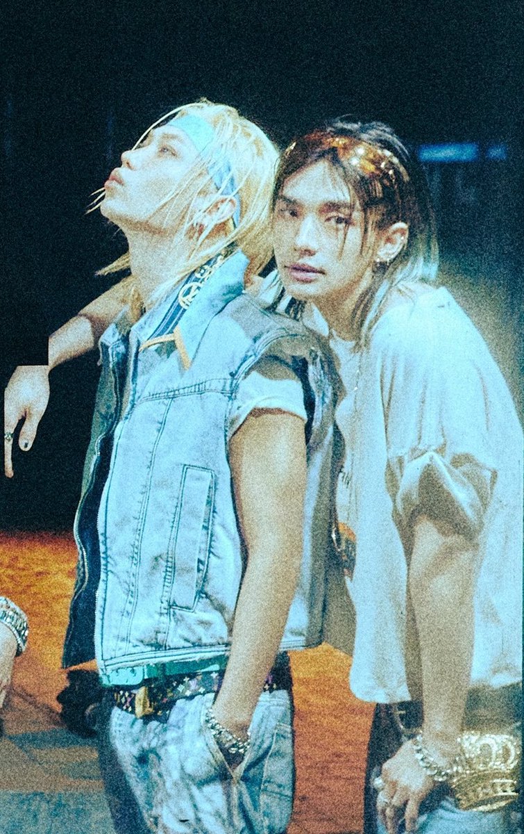 hyunbylix's tweet photo. NAMORADOS O CASAL MAIS LINDO E IMPORTANTE DO MUNDO😌☝🏻 https://t.co/lgumOec0jP