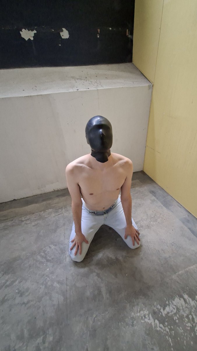 Latex_Boy_Toy's tweet photo. Pronto pra brincar 
#latex #rubber #Chudai https://t.co/kIc8LXCxeY