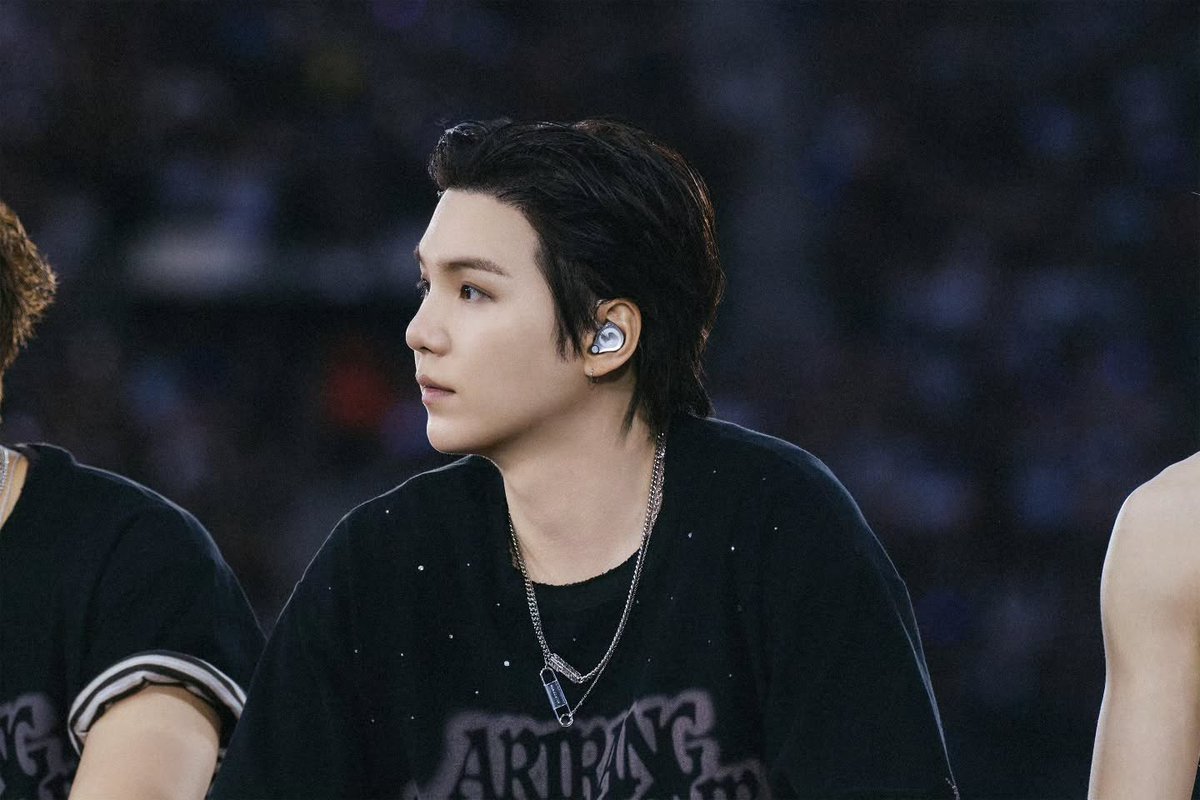 gmanews's tweet photo. FACE CARD NEVER DECLINES

LOOK: BTS Suga delighted ARMYs with his good looks in an Instagram post today, July 22, 2026. The BTS member shared some concert photos during their ‘ARIRANG’ World Tour.

“PARIS,” Suga captioned in his post. 

Courtesy: Suga/ Instagram

Visit https://t.co/bAMF9JO2Xs for more updates.