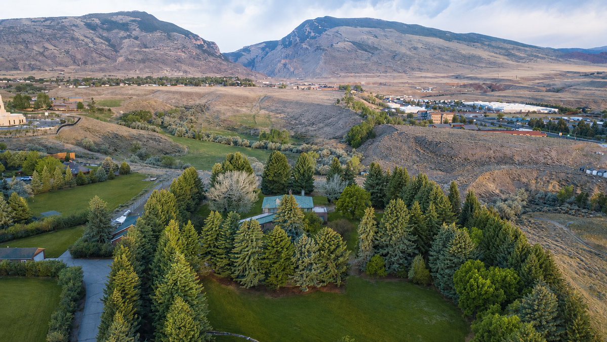 landreport's tweet photo. FOR SALE: THE SKYLINE ESTATE | Cody, WY | $3,450,000

https://t.co/37I0tJqYXH https://t.co/887rat1dQj