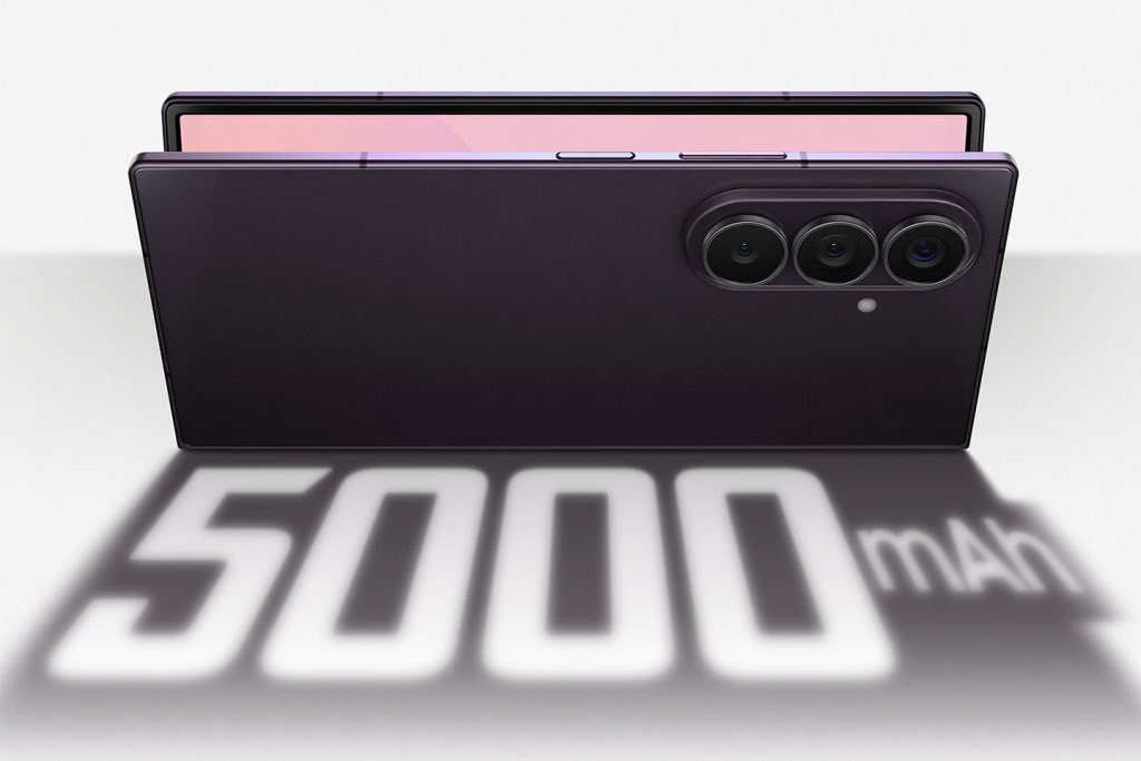 rabtecho's tweet photo. Samsung Galaxy Z Fold8 Ultra
6.5" cover screen, 8" main screen
Snapdragon 8 Elite Gen 5 for Galaxy
256GB 12 GB RAM
1TB 16GB RAM
200MP Main
50MP Ultra wide
10MP Telephoto
10MP Selfie
10MP Cover
5000 mAh
Graphite, Violet Shadow, Cream, Green Shadow
215g
Start at $2099 https://t.co/uMyOJP1esu