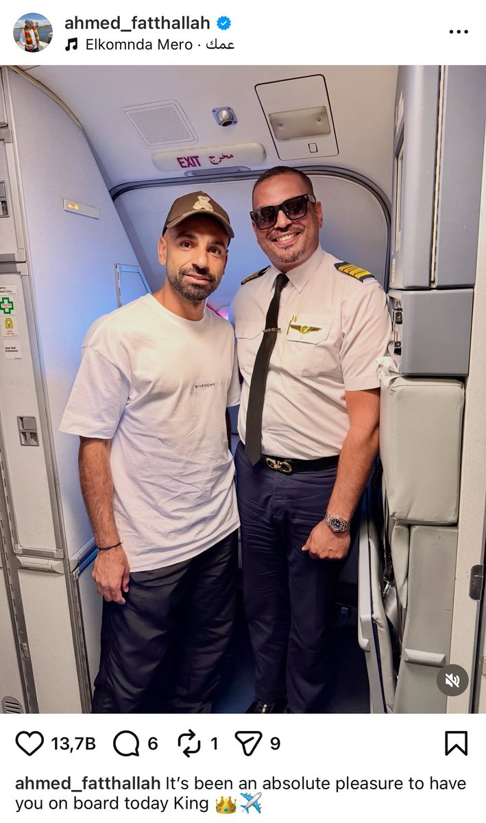 TransferNetCom's tweet photo. Bir pilot Salah ile olan fotoğrafını paylaşıp; “bugün sizle olmak zevkti kral” yazmış. 

Salah nereye gidiyor ?🤔 https://t.co/6jsVKUxy2w