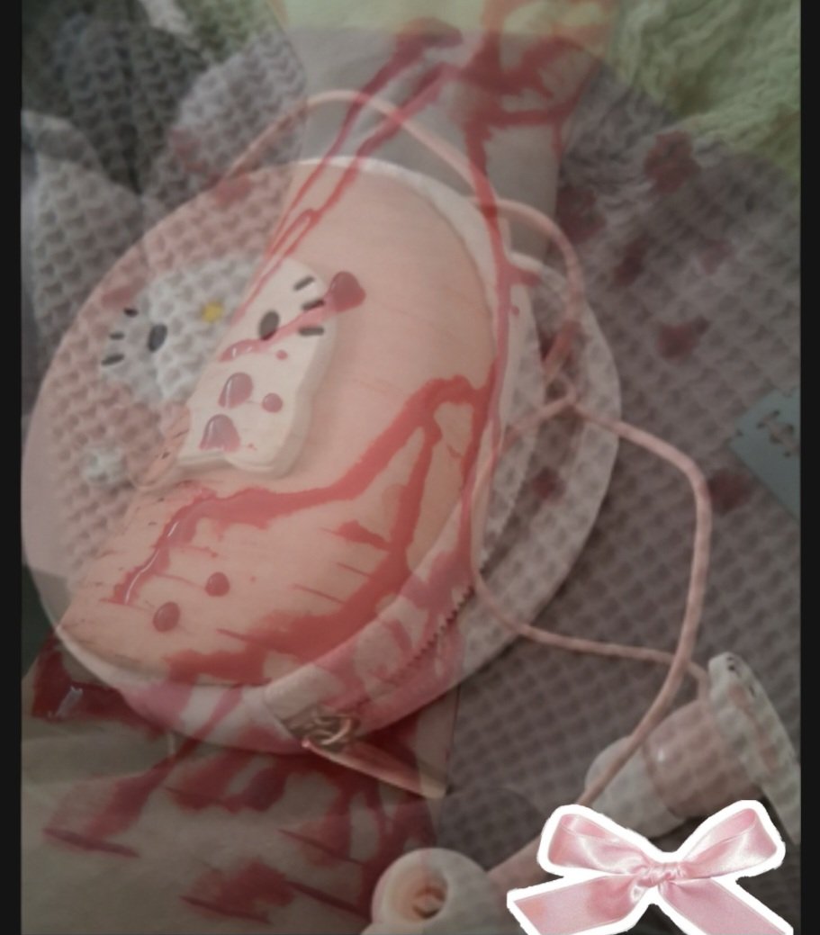 haiiralx's tweet photo. FAKE BLOOD all fake 
#slittwt https://t.co/xBpKAPaGBn